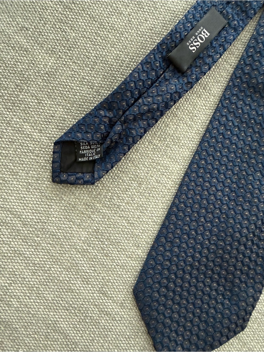 BOSS Hugo Boss Men's Dark Blue Textured 100% Silk Tie NWT